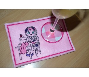 Stickserie ITH - Mug Rugs Sewing Girls